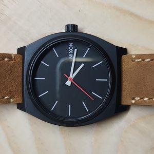 NIXON The Time Teller